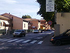 Le strisce pedonali su via Cellini di fronte alla Casa Protetta per Anziani