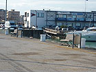 Il nuovo porto di Senigallia con i bidoni vicino alle panchine