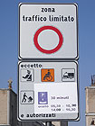 Cartello che indica la ZTL in piazza Saffi a Senigallia