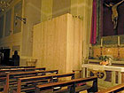 Senigallia, Chiesa delle Grazie - interno - paravento con assi di legno