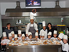 I piccoli chef della scuola d’infanzia Arcobaleno alle prese coi biscotti del Natale