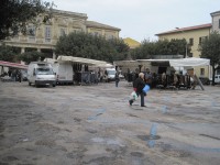 Ampi spazi vuoti in piazza Garibaldi a Senigallia per il mercato del 2 febbraio