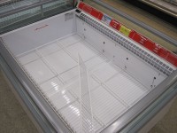 Frigoriferi vuoti nei supermercati di Senigallia