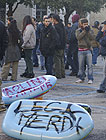 Manifestanti in piazza Garibaldi a Senigallia