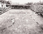 Match di doppio durante uno dei tornei sul campo centrale del lungomare a Senigallia