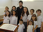 I bambini del coro di voci bianche con il direttore Michele Bocchini
