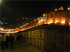 Le mura di Corinaldo addobbate per la festa delle streghe