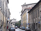 Via Cavallotti a Senigallia con la chiesa della Maddalena sulla destra