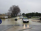 Rotatorie stradali sommerse dal fango, tra via Mattei e strada della Bruciata