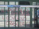 Scritte sulle vetrate degli uffici Multiservizi di Senigallia