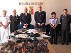 Rappresentanti di (in ordine da sinistra): Guardia Costiera, Carabinieri, Polizia di Stato, Stradale, Municipale e Guardia di Finanza