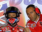 Casey Stoner e Cristian Gabarrini al paddock della Ducati. Foto tratta da Motogp.com